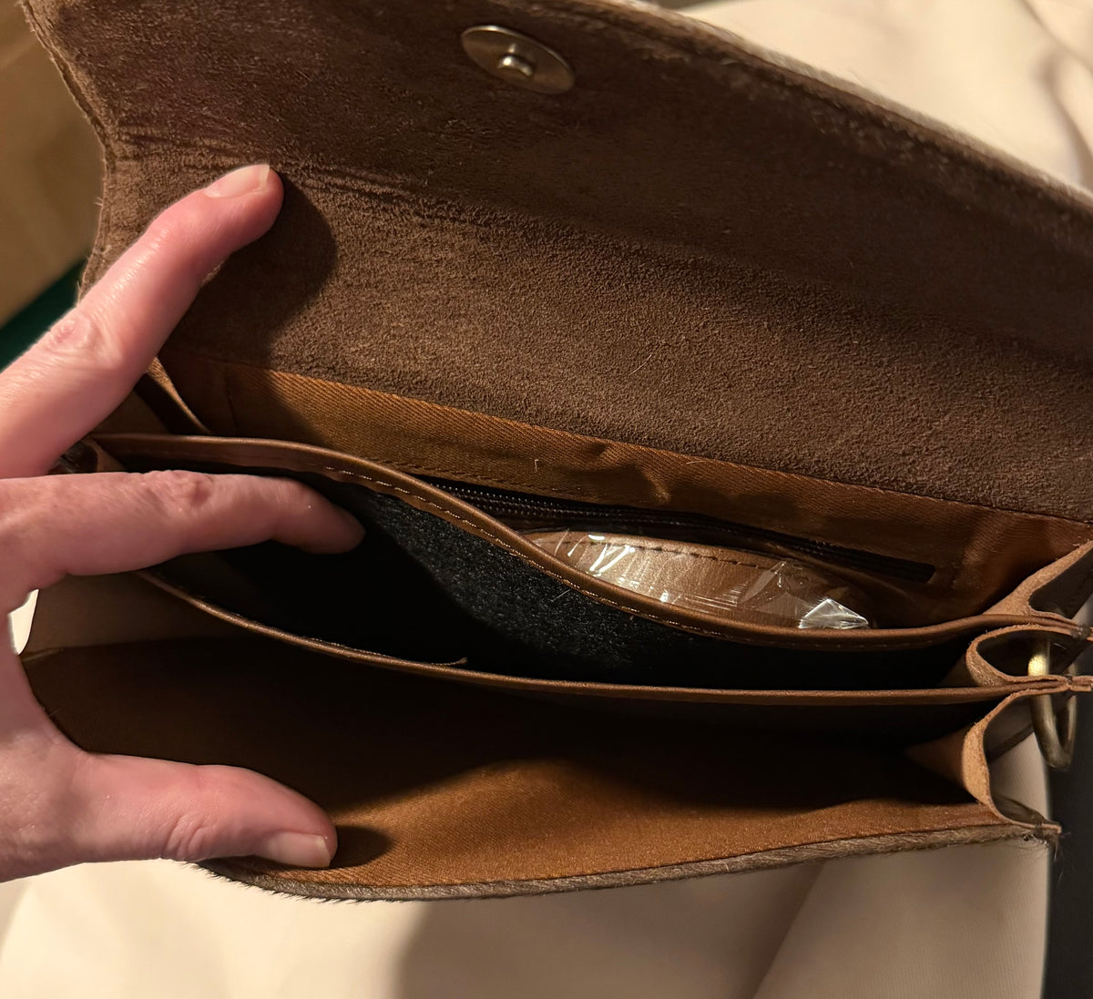 SECONDS - Triple pocket crossbody bag
