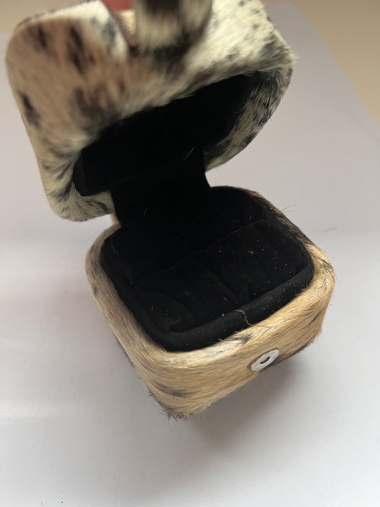SECONDS Tooled cowhide ring box